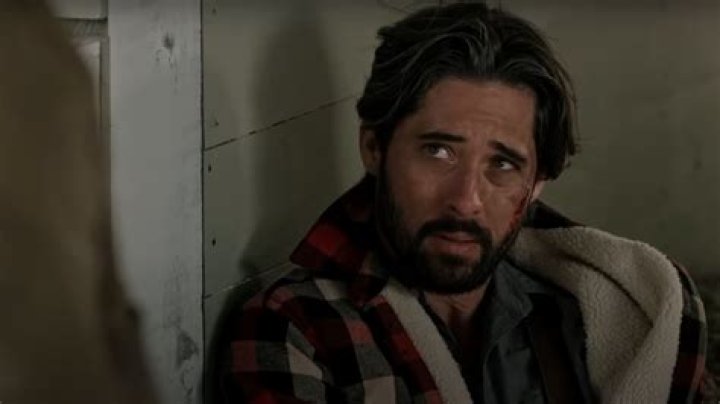 Does Walker come back to Yellowstone?