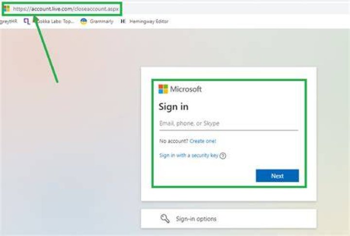 Is Microsoft closing email accounts?